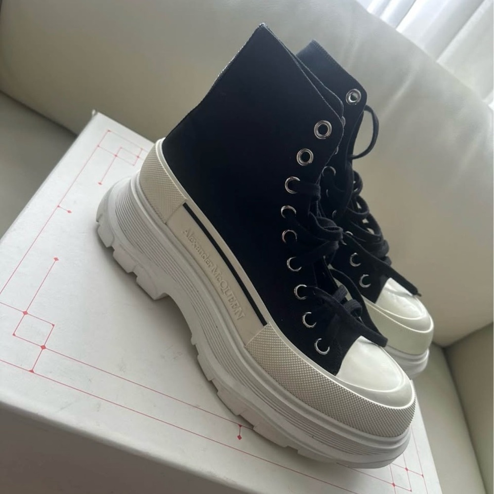 Alexander Mcqueen tread slick boot size 40